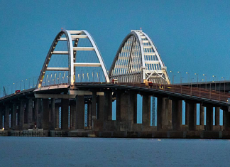 Названы сроки запуска движения большегрузов по Крымскому мосту