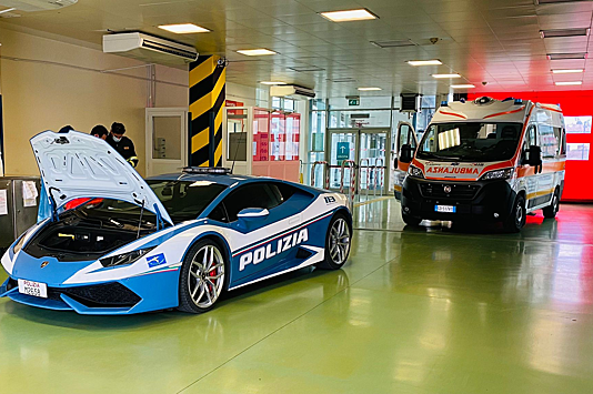 Lamborghini помогла итальянской полиции спасти двух человек