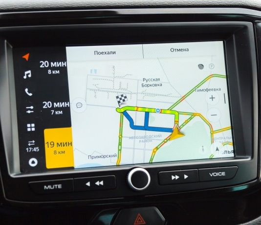 Алиса в стране чудес. Что умеет продвинутая медиасистема EnjoY Pro на «Ладах»?