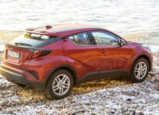 Чем Toyota CH-R зацепит водителя? Испытываем яркий кроссовер