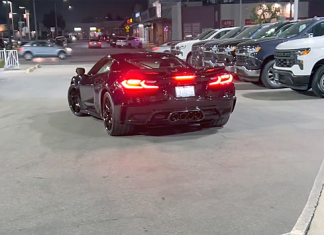 У нового Chevrolet Corvette за 12 млн сломался двигатель по пути из автосалона