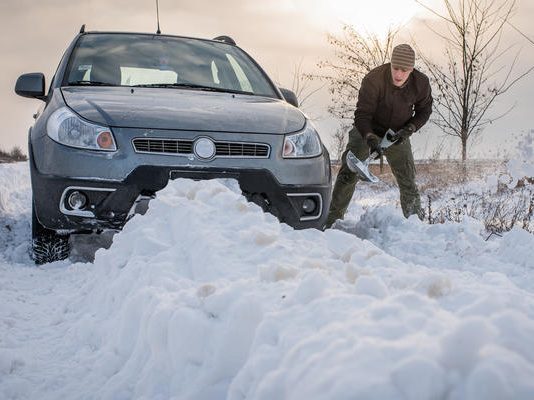 Как вытащить машину из снега — инструкция