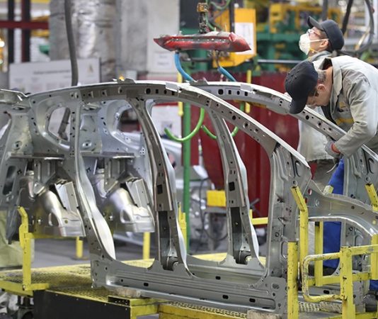 Мантуров заявил о производстве 600 тыс. автомобилей в России в 2022 году