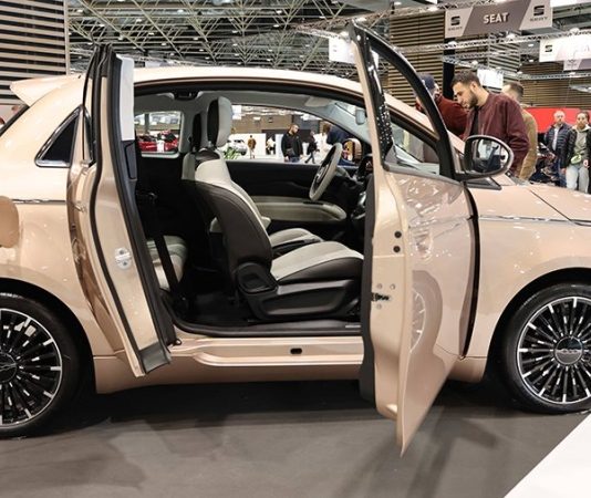 На российском рынке появились Fiat 500 на электротяге