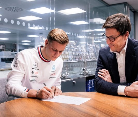 Ральф Шумахер: Если Хэмилтон снова проиграет Расселу, в Mercedes может появиться вакансия