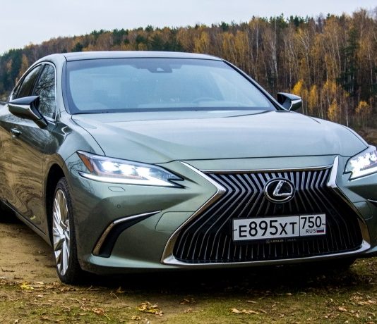 Тест-драйв седана Lexus ES: стоит ли он переплаты 1,5 млн по сравнению с «Камри»?