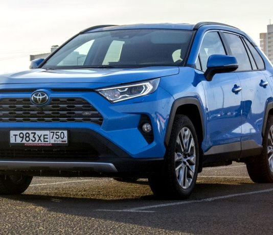 Тест новой «Тойоты RAV4»: сможет ли кроссовер проявить себя на бездорожье?