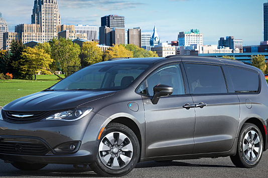 Stellantis отзывает 76 тыс. гибридных минивэнов Chrysler Pacifica