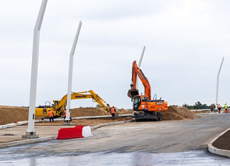 Около 100 км дорог построят в Москве до конца года