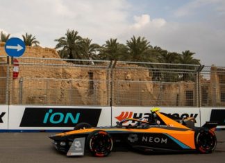 Джей Хьюз завоевал поул-позицию ко второй гонке Формулы Е в Дирии