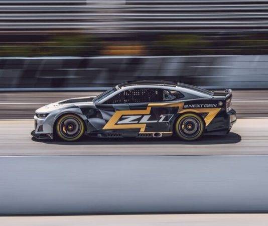 Джимми Джонсон, Дженсон Баттон и Майк Рокенфеллер проедут «24 часа Ле-Мана» на сток-каре NASCAR