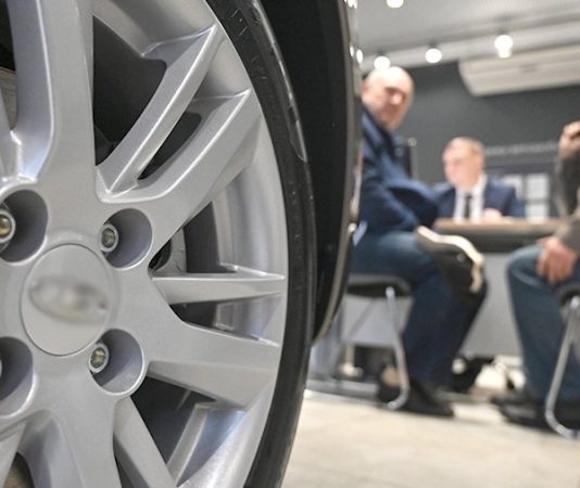 Эксперт объяснил сохранение цен на автомобили в России на уровне прошлого года