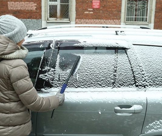Эксперт рассказал о способах предотвращения обледенения автомобиля