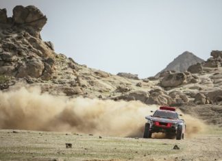 Карлос Сайнс выиграл первый этап Дакара-2023, Мартин Мацик — быстрейший среди грузовиков