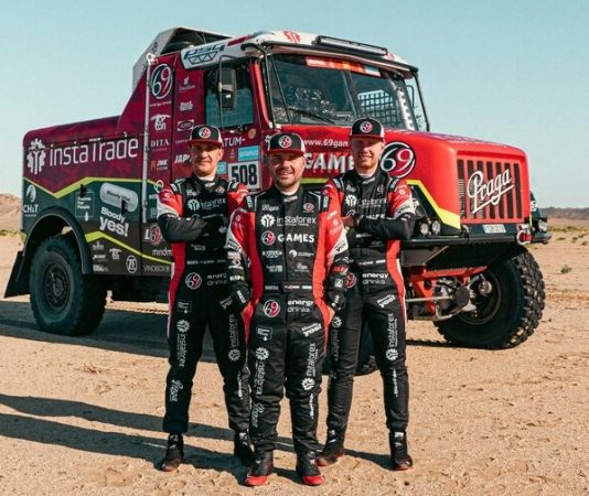 Лидер грузового зачёта Дакара после инцидента с болельщиком не вышел на старт очередного спецучастка