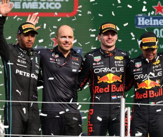 Льюис Хэмилтон: Бывают дни, когда я чувствую, что недостаточно хорош для нового титула