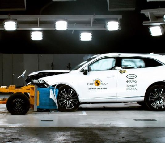 Названы самые безопасные автомобили 2022 года. Их можно купить в России