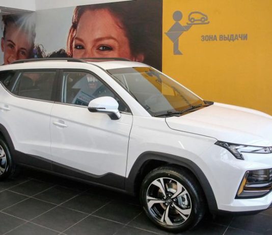 «Подогрева пока нет». Как мы пытались купить новый «Москвич» в регионах