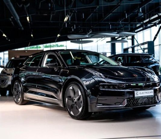 Российские дилеры начнут продажи лифтбэка Zeekr 2023 года выпуска