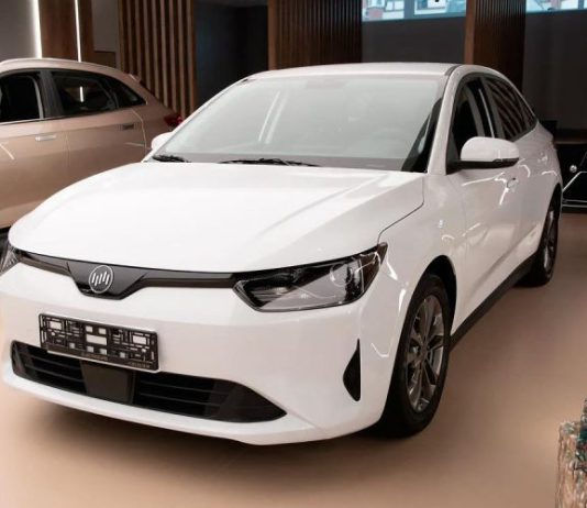 Российский дилер привез китайский электроседан по цене Evolute i-Pro