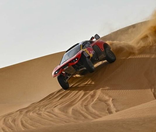 Себастьен Лёб выиграл пятый этап Дакара подряд и вышел на второе место в общем зачёте