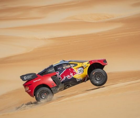 Себастьен Лёб выиграл третий подряд этап Дакара-2023, Паскаль де Бар — быстрейший в грузовиках