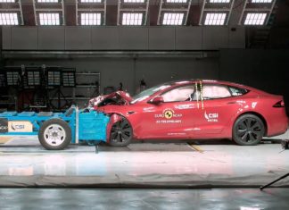Tesla Model S разбили на краш-тестах