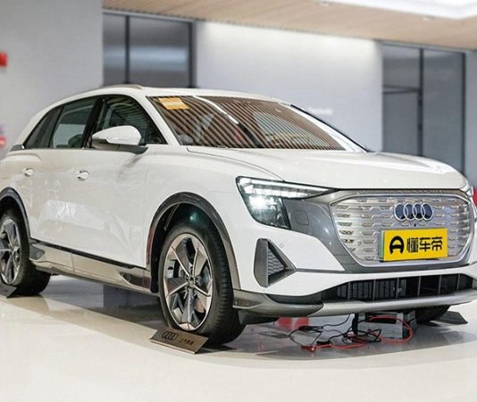 В России появились новые электрокроссоверы Audi Q5 e-tron