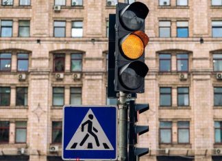 Что грозит за проезд на желтый сигнал светофора. Эксперт все объяснил