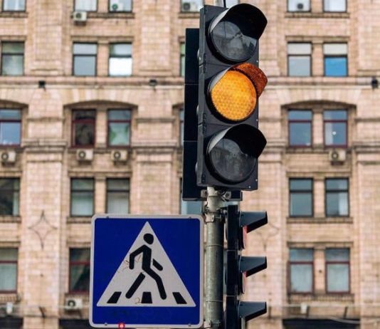 Что грозит за проезд на желтый сигнал светофора. Эксперт все объяснил