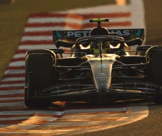 Источник: Mercedes обнаружила ряд недостатков в W14 и готовит новую версию машины