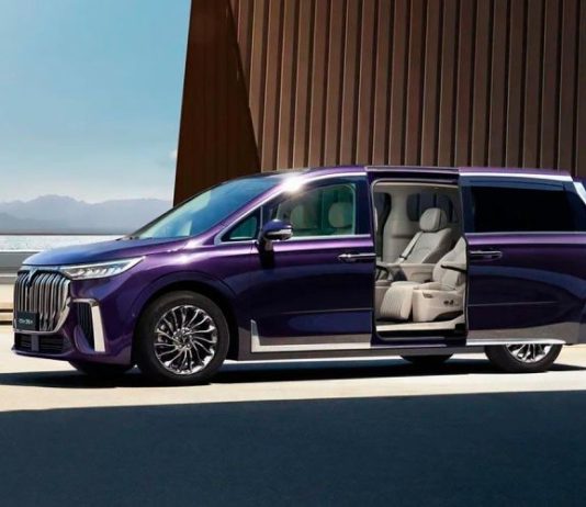 Китайский Voyah назвал российские цены на роскошный минивэн Dream