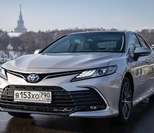 Китайскую Toyota Camry в Москве начали продавать дешевле российской