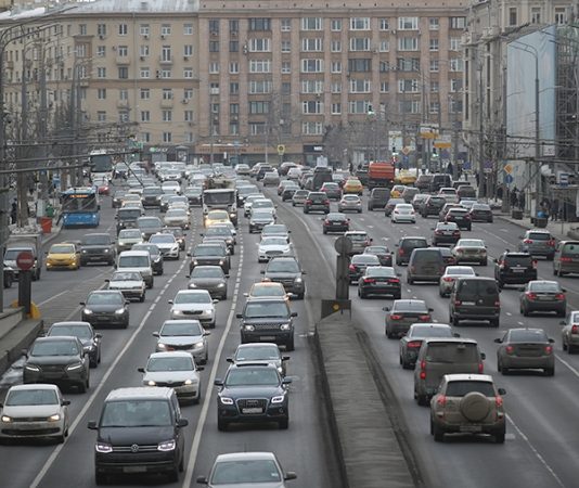 Названы регионы России с самыми мощными автомобилями на дорогах