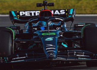 Новая машина Mercedes сломалась при первом выезде на трассу