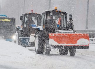 Синоптики предупредили водителей о сильном снегопаде в Москве и области