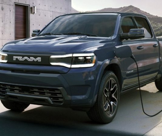 Stellantis впервые показал серийную версию электропикапа Ram 1500 REV