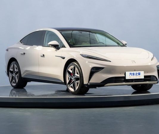 В Китае представлен электромобиль со сменными батареями