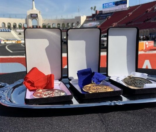 В NASCAR впервые в истории провели подиумную церемонию. Фото