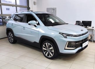 В России начали продавать «Москвичи 3е». Дилеры ждут их подорожания