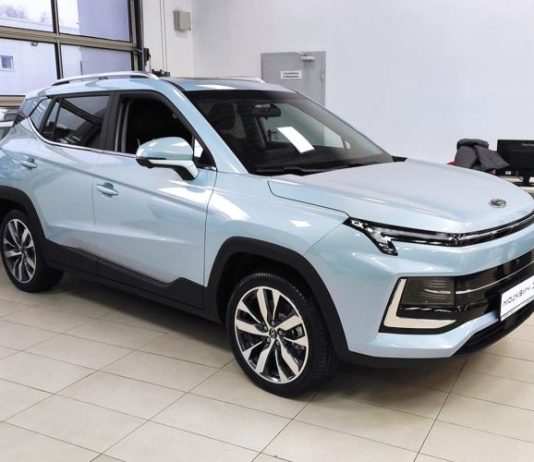 В России начали продавать «Москвичи 3е». Дилеры ждут их подорожания