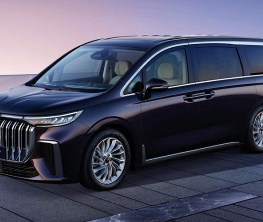 В России начались продажи нового премиального минивэна Voyah Dream