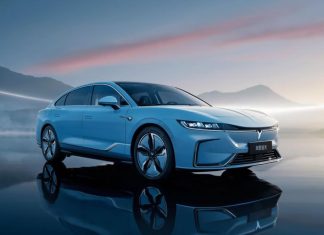В Россию привезут премиальный седан Voyah