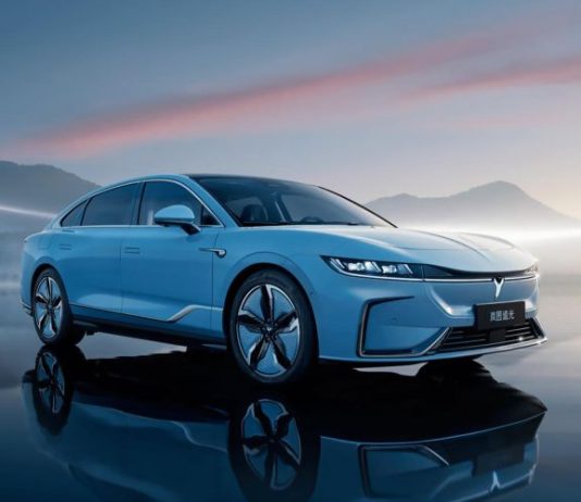 В Россию привезут премиальный седан Voyah