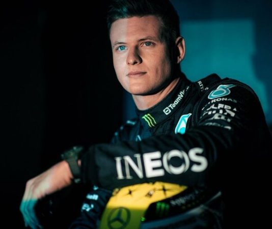 «Вернуться будет трудно»: Берни Экклстоун оценил перспективы Мика Шумахера