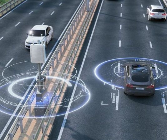 Автомобили аварийных комиссаров подключат к «умной» дороге на ЦКАД