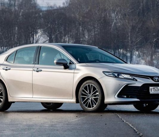 Дилеры снизили цены на новые Toyota Camry