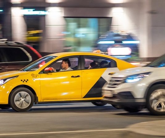 Эксперт оценил влияние ограничения времени работы таксистов на рост тарифов
