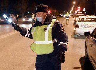 Инспектор ГИБДД попросил выйти из машины. Как себя вести