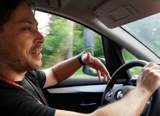 «Я не девушка – ко мне не пристают». Алексей Попов объяснил, почему ездит на метро